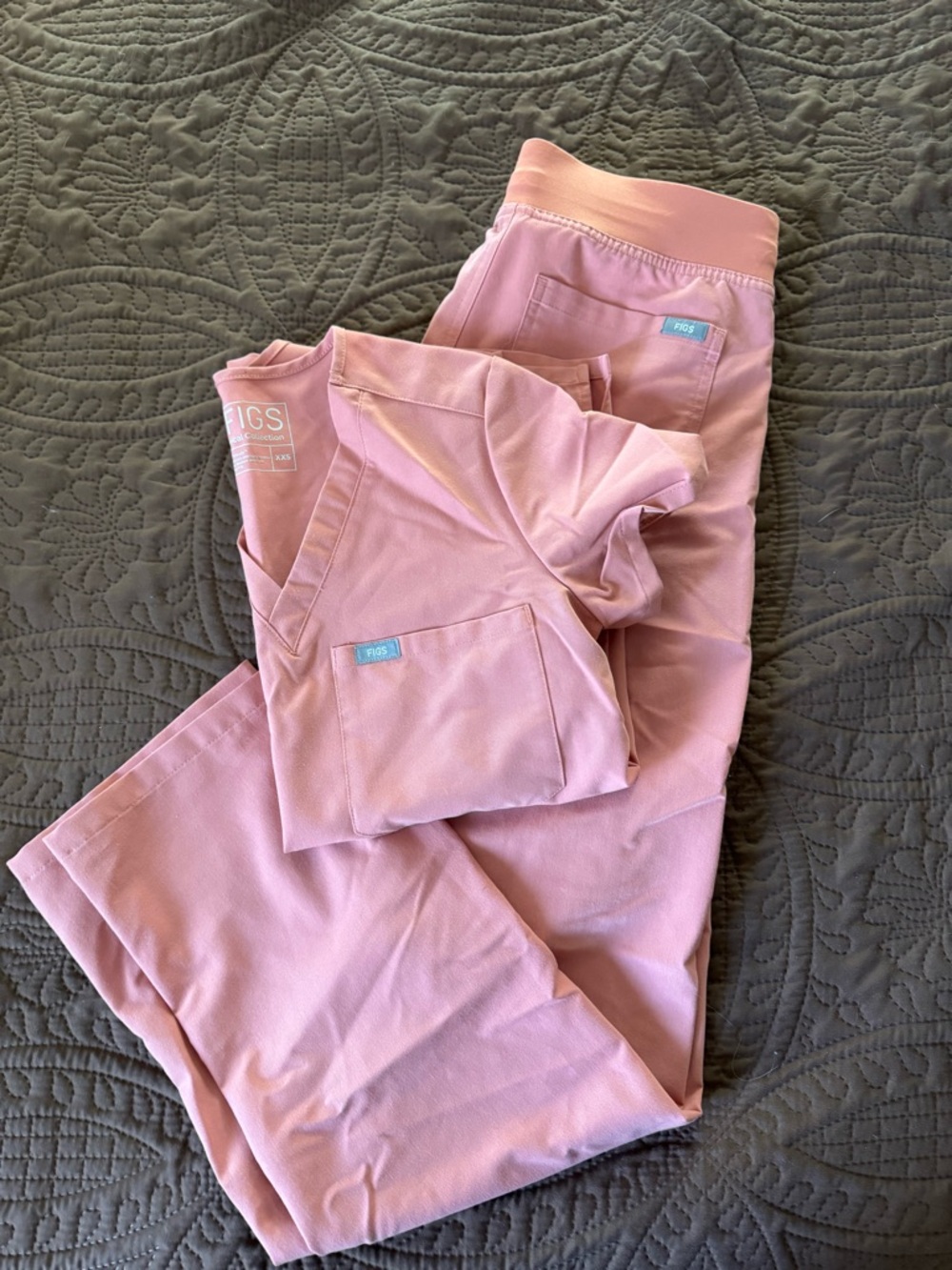 FIGS Coral Scrub Top